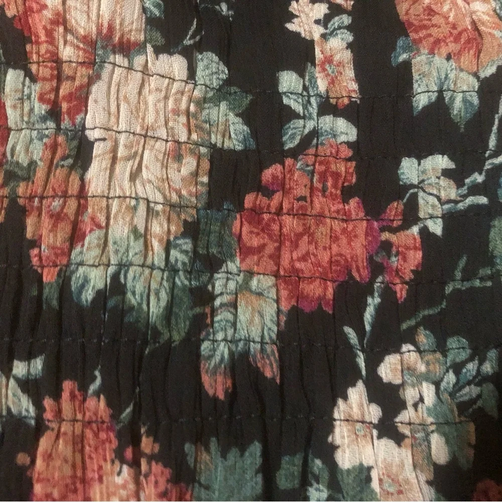 EXPRESS Black Boho Floral Top. Small Black w foral print NWT - Picture 8 of 10